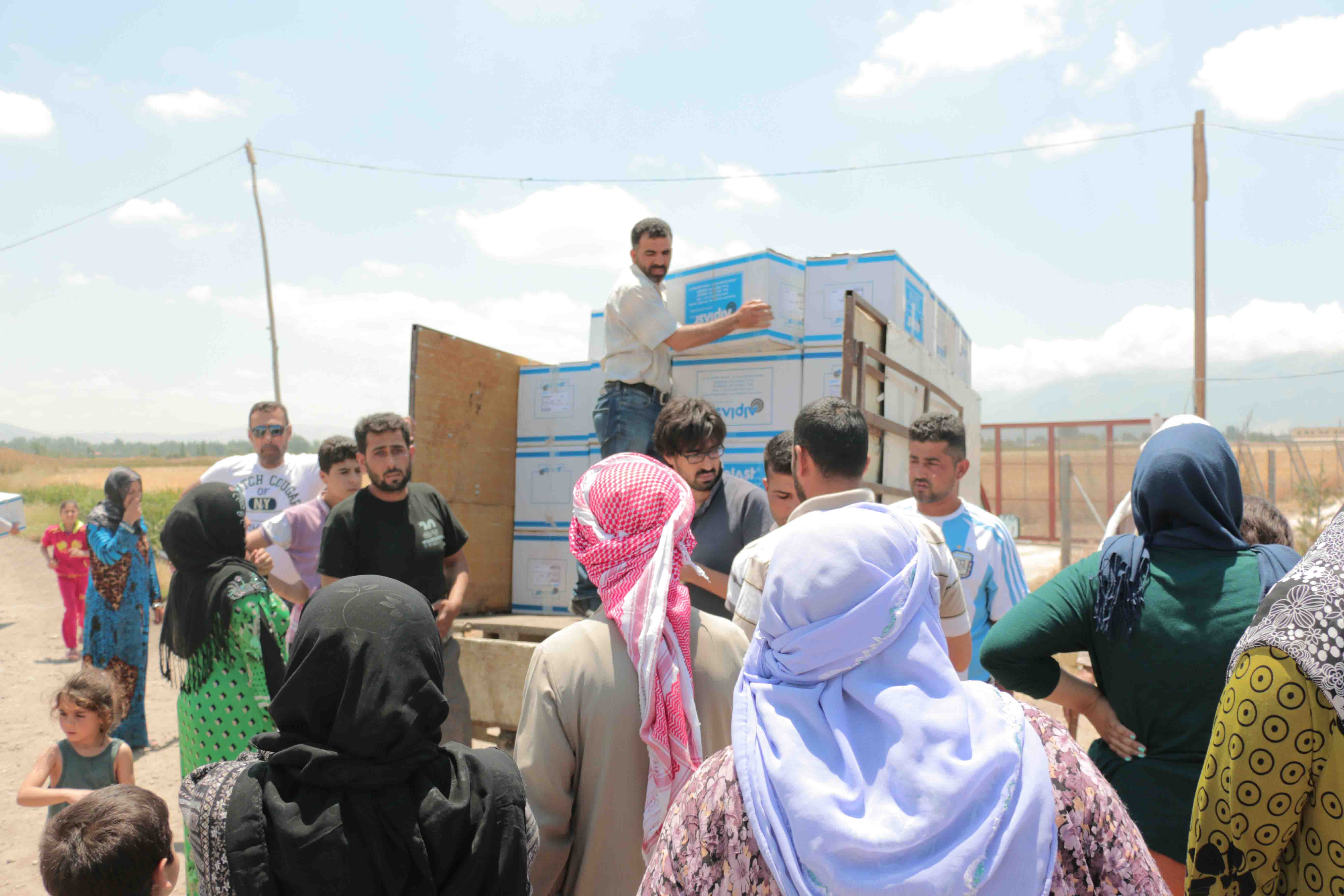 Syrian Eyes — emergency relief distribution